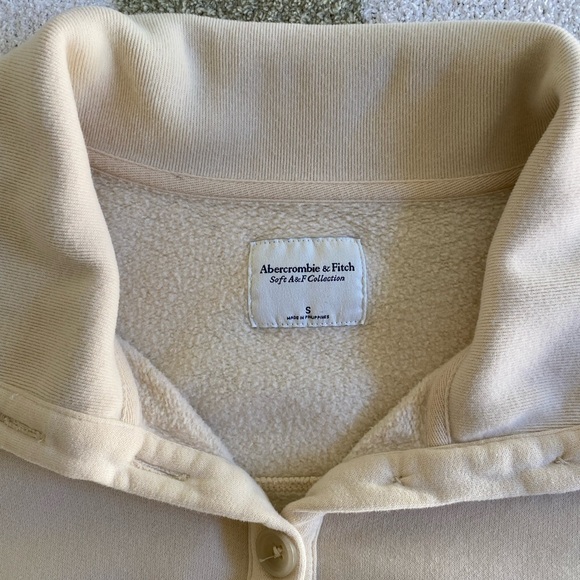 Abercrombie & Fitch Drama Wedge Henley - Picture 3 of 5